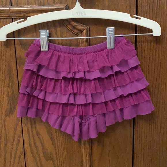 Adorable ruffle SHORTS 3T girls - Picture 3 of 3